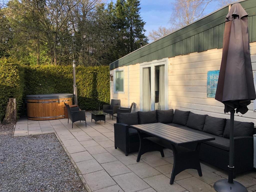 Omheind Chalet Met Prive Hottub. Op De Veluwe Villa Voorthuizen Exteriör bild