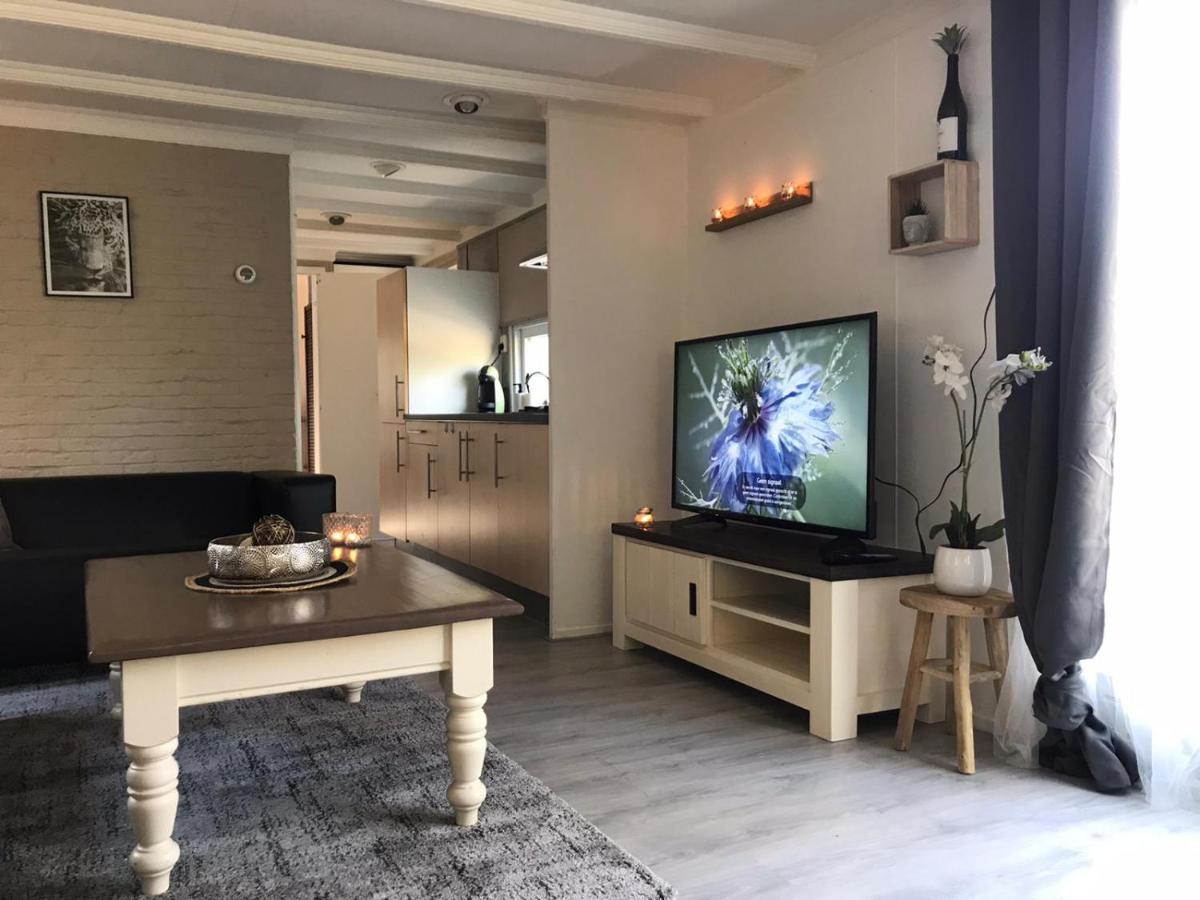 Omheind Chalet Met Prive Hottub. Op De Veluwe Villa Voorthuizen Exteriör bild