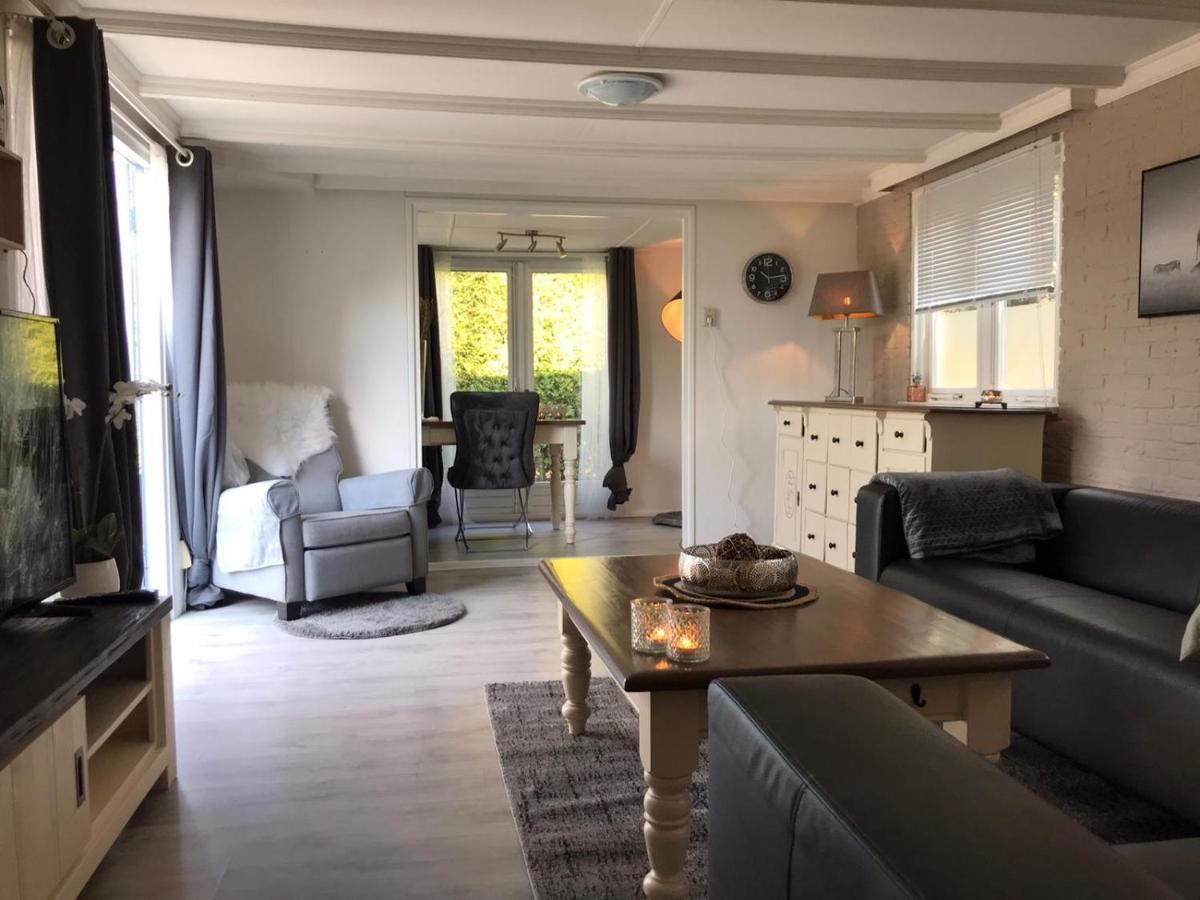 Omheind Chalet Met Prive Hottub. Op De Veluwe Villa Voorthuizen Exteriör bild