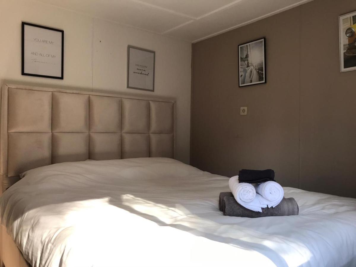 Omheind Chalet Met Prive Hottub. Op De Veluwe Villa Voorthuizen Exteriör bild