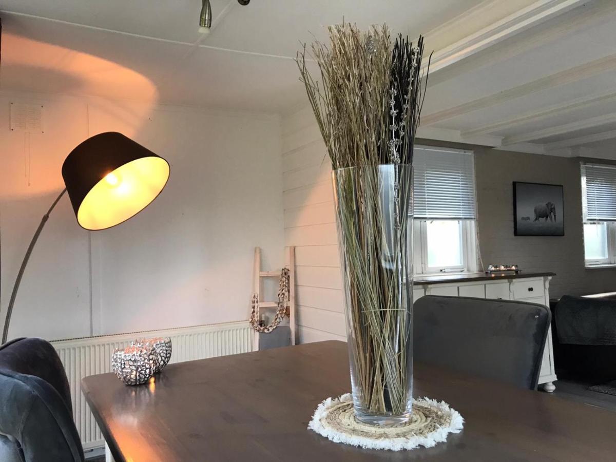 Omheind Chalet Met Prive Hottub. Op De Veluwe Villa Voorthuizen Exteriör bild